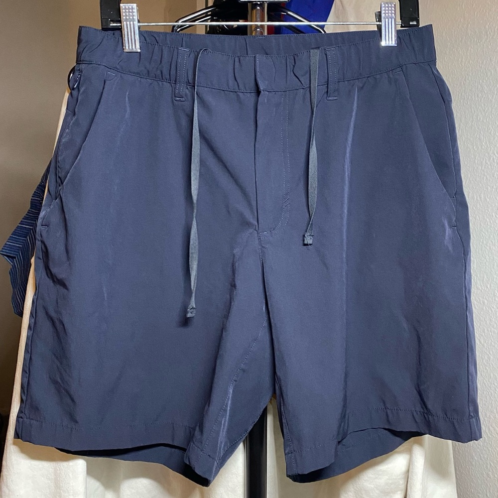 Fabletics Men’s The Only Shorts Navy Blue Size Large 8”